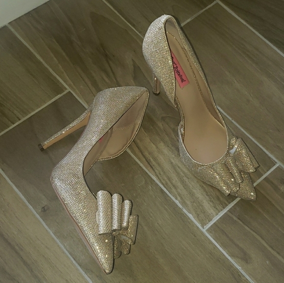 Betsey Johnson Prince D'orsay Gold Sparkle Bow Women's Holiday Evening Pumps - Picture 11 of 13